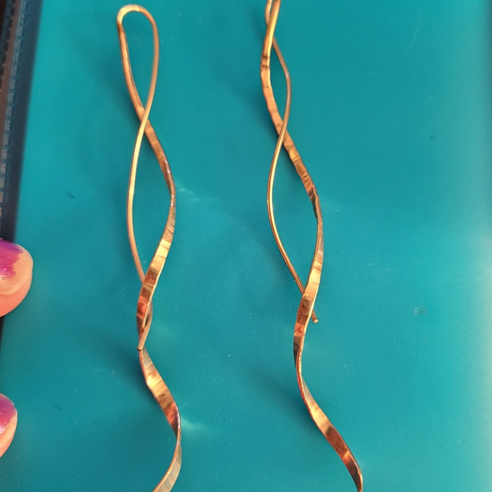 Elegant Gold Twisted Earrings